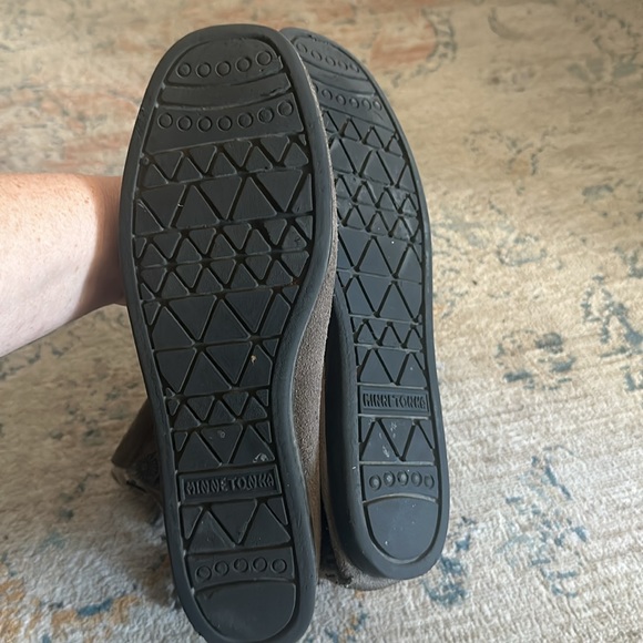 Cute Gray leather Minnetonka moccasins women’s size 7 - Picture 5 of 7